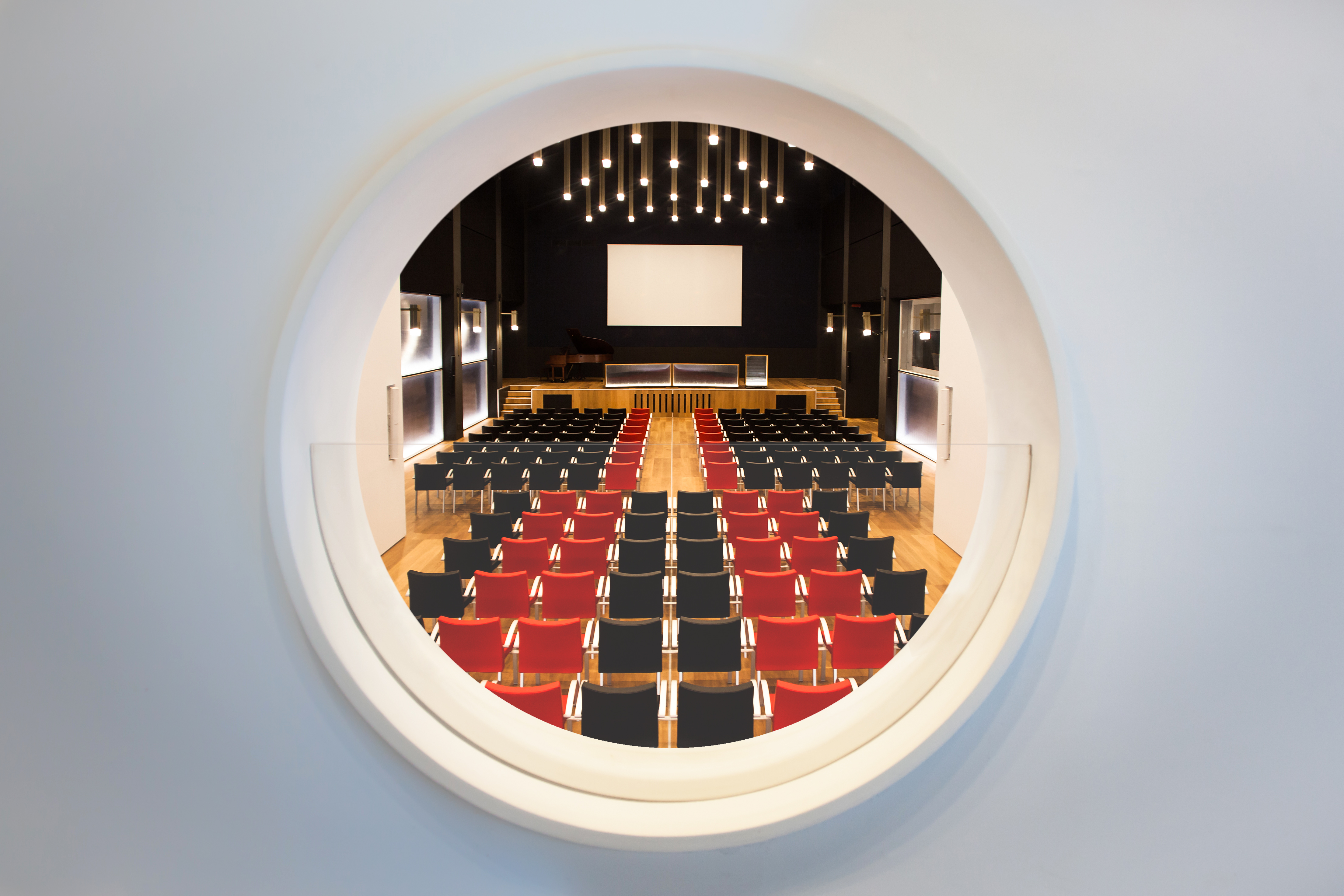 Nel 2015 è stato inaugurato il nuovo auditorium Vivaldi della Biblioteca, dedicato ad Antonio Vivaldi i cui manoscritti originali sono conservati presso l'Ente.
Il flusso delle persone che accedono dalla piazza e attraversano la sala, la chiarezza dei loro percorsi, l’evidenza delle funzioni, rampa, accoglienza, foyer, platea, palcoscenico, sala regia, uscite, insieme al disegno puro dei volumi aggiunti, guidano un lavoro accorto che rinnova quasi 900 metri quadri di superfice. 172 posti a sedere.
Il palco viene portato a 60 metri quadri, per poter accogliere attività diverse, non solo le conferenze per le quali viene progettato un tavolo mobile.